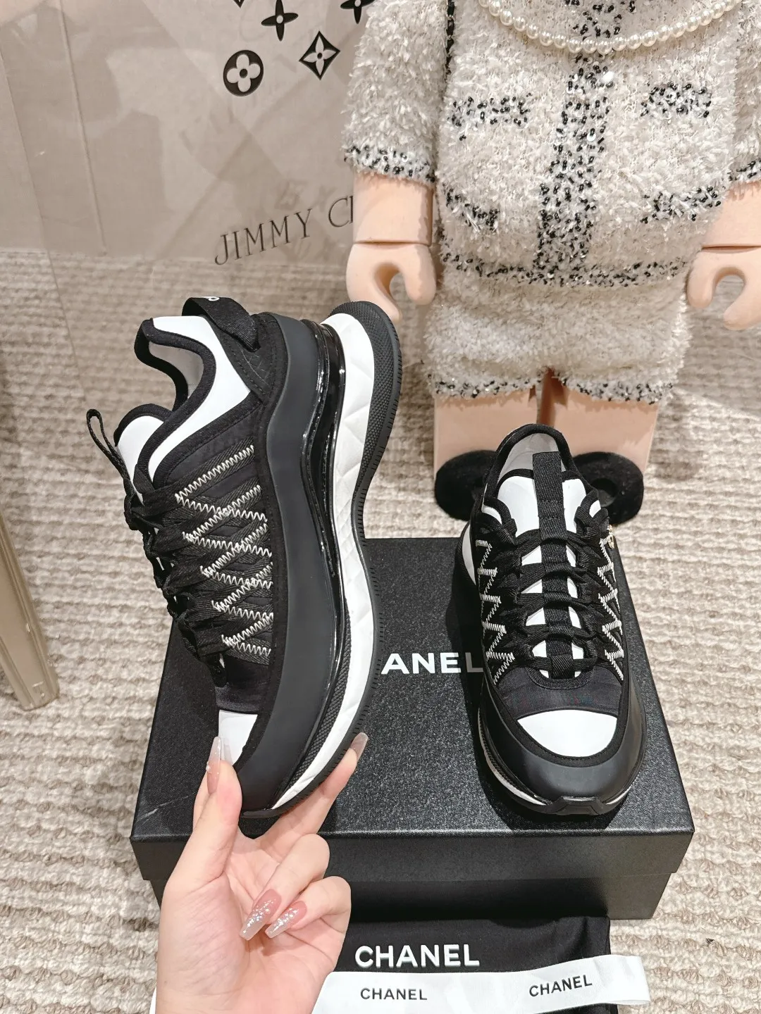 👟👟Ex-factory price 560👟👟Chanel Chanel dad shoes, casual sports shoes. This classic design; the upper is embroidered with various techniques; the outsole is fashionable and sporty; it is unusual to incorporate a variety of color matching elements... The diversified mix and match is very good-looking and versatile, casual, fashionable, sports, and outdoor can be taken into account... ꫛꫀꪝ Go➫ Material: ❶Upper is made of: Original imported first-layer silk cowhide + original waterproof cloth + original first-layer cowhide ❷Inner lining: original sheep lining ❸Outsole based on: original T👟👟Factory price U combination outsole Special counter boutique packaging complete set for women 35–41